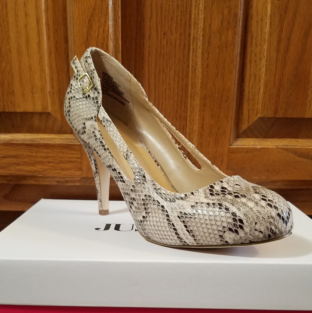 Faux snakeskin pumps